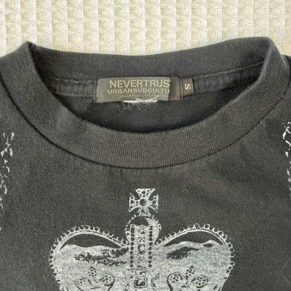Nevertrust Urban Subculture Skull Crown Pay Me Graphic T-Shirt Black Small - Picture 3 of 5